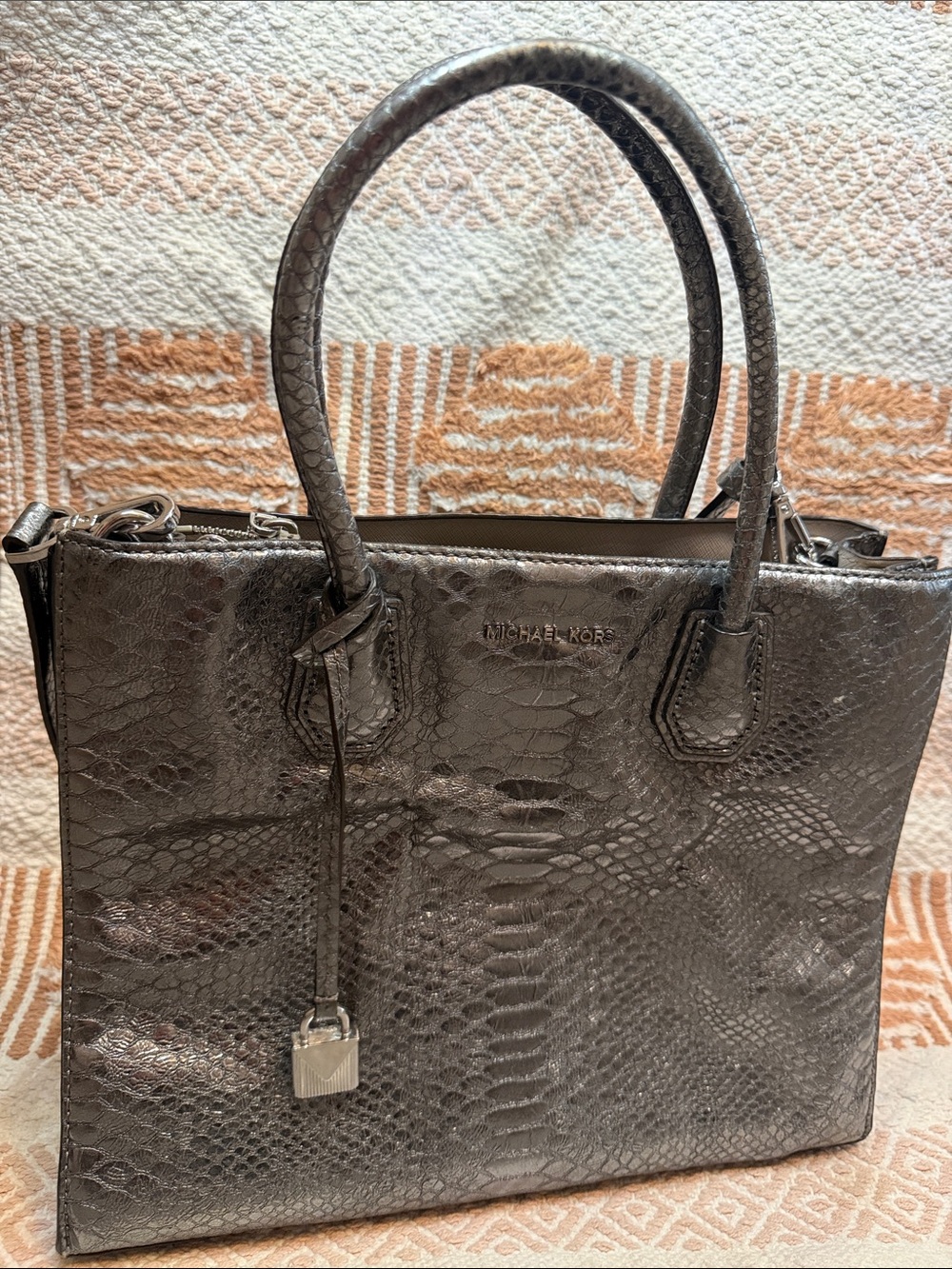 Michael Kors Mercer Medium Metallic Snake-Embossed-Leather Crossbody Bag Silver - Picture 3 of 6